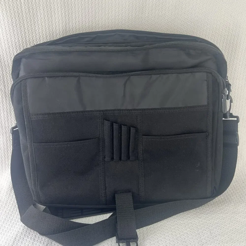 Targus Laptop Messenger Bag Black AC0145 Padded Briefcase Shoulder Case